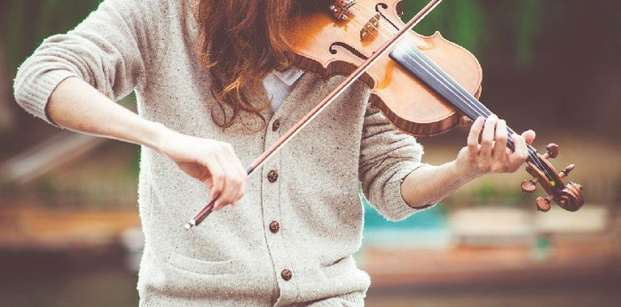 15 Alat Musik Harmonis dan Cara Memainkannya, Tradisional hingga Modern