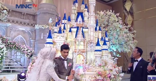 Cake Ria Ricis Megahnya Kue Pernikahan Ria Ricis Setinggi 3 Meter