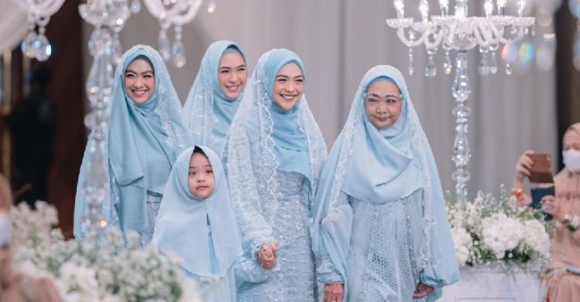 Undangan Ria Ricis 10 Momen Pengajian Ria Ricis Menjelang Pernikahan