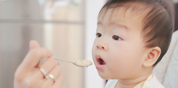 Cerita MPASI Pertama Bayiku, dari Bubur Ayam Mentega yang Bikin Hepi hingga Drama Penolakan