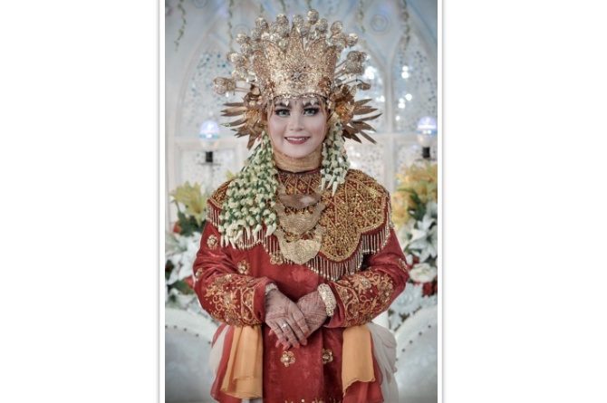 Intip Pakaian Adat dan Aksesoris Khas Jambi, Merah Merona Elegan!