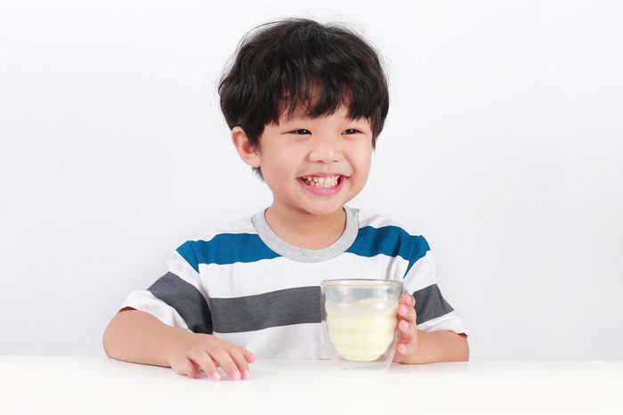 Kapan Waktu yang Tepat Si Kecil Minum Susu?