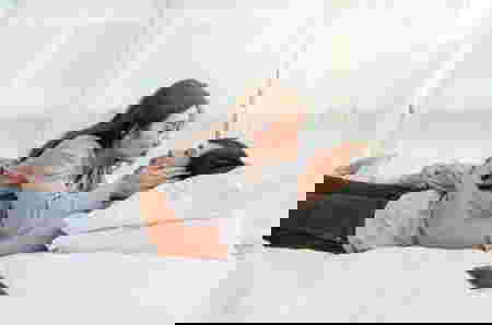 Tak Hanya Bikin Ketagihan, Simak 8 Manfaat Berhubungan Intim Secara Rutin