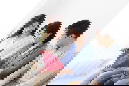 4 Cara Menjaga Hubungan agar Semakin Disayang Mertua