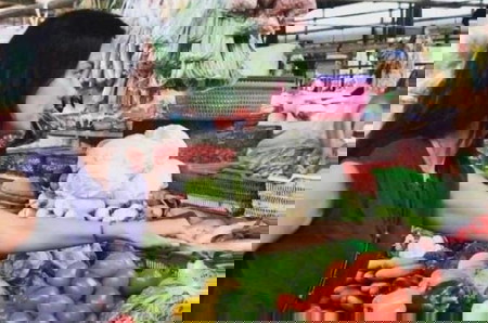 Belanja ke Pasar Tradisional, Begini Gaya Para Artis yang Mencuri Perhatian