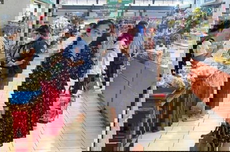 Belanja ke Pasar Tradisional, Begini Gaya Para Artis yang Mencuri Perhatian