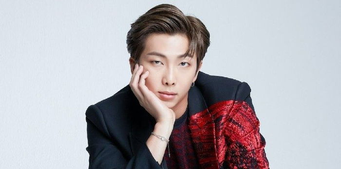 5 Artis Korea yang Hobi Baca Buku, Siapa Saja?