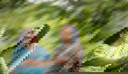 4 Cara Menjaga Hubungan agar Semakin Disayang Mertua