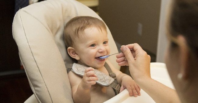 Jadwal Makan Bayi Usia 6-23 Bulan Menurut IDAI