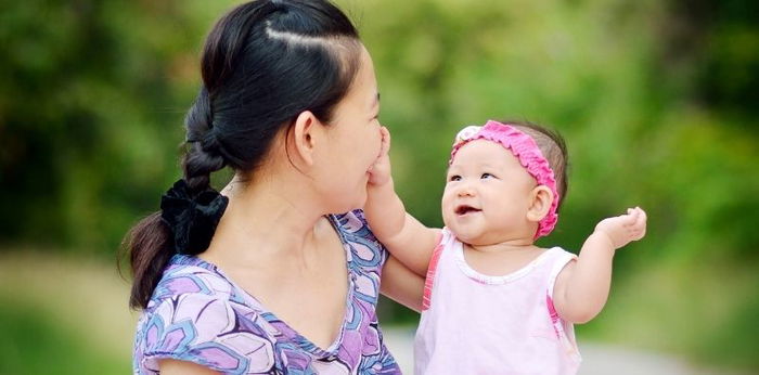 8 Tanda Bayi Bahagia, Salah Satunya Senang Berceloteh