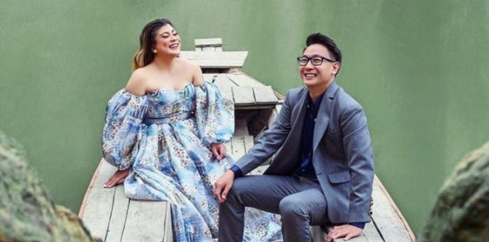 Kisah Cinta serta Potret Romantis Regina Idol dan Suami, Bikin Baper!