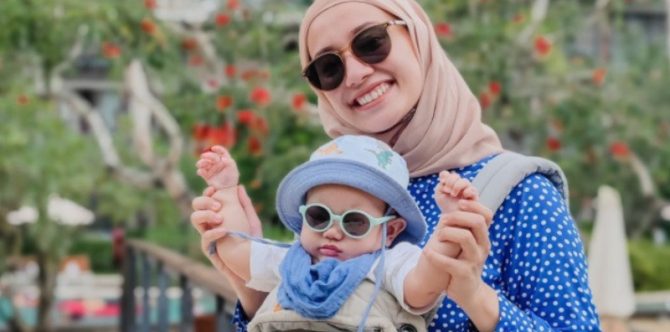 8 Potret Selebgram Mega Iskanti Bersama Buah Hati, Selebgram yang Fashionable