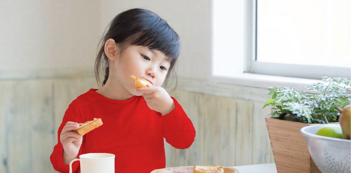Di Balik Kemampuan Makan Sendiri pada Anak, Ada Potensi Prestasi Tangguh