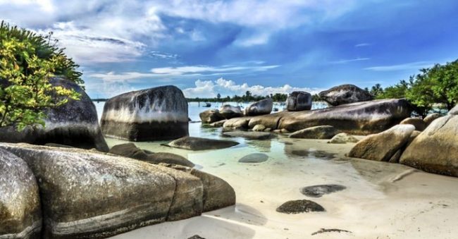 6 Pesona dan Fakta Unik Pantai Tanjung Kelayang di Belitung