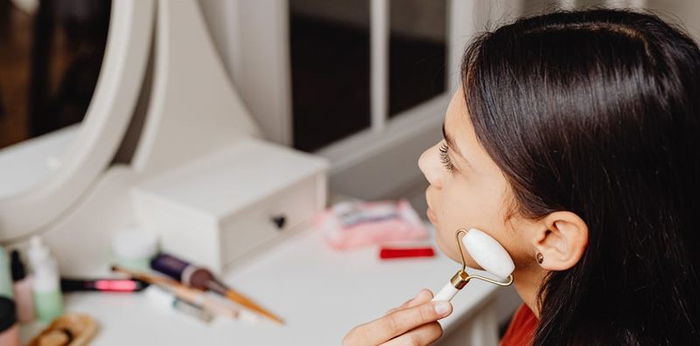 8 Tips Perawatan Wajah dan Tubuh Sebelum Tidur, Bantu Bikin Glowing!