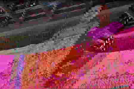 Mengenal Kain Endek dari Bali yang Dipakai dalam Koleksi Christian Dior