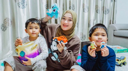6 Potret Ririe Fairus yang Tetap Tegar Usai Perceraian dan Jadi Single Mom