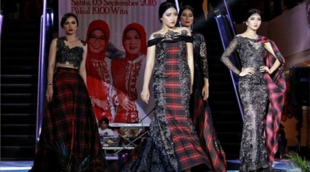 10 Ragam Pakaian Adat Kalimantan Timur yang Megah dan Menawan! 