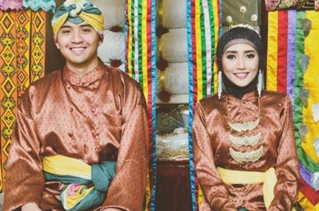 10 Ragam Pakaian Adat Kalimantan Timur yang Megah dan Menawan! 
