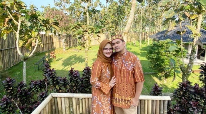 Gejala Mirip Tipes, Istri hingga Mertua Indra Bekti Positif COVID-19