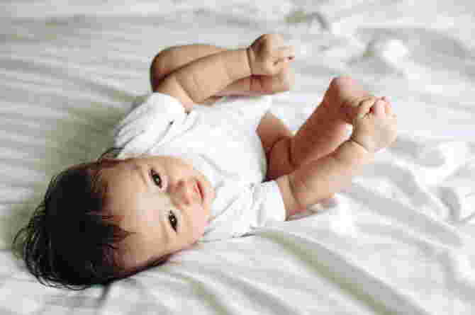 Tahapan Penglihatan Bayi 0-12 Bulan, Simak Cara Menstimulasinya!