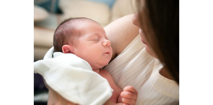 BAB Bayi Baru Lahir, Kenali Tanda yang Normal dan Tidak Normal