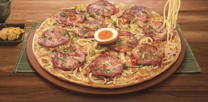 7 Menu Pizza Hut Paling Unik di Dunia, Ada Topping Madu Hingga Bebek Peking!
