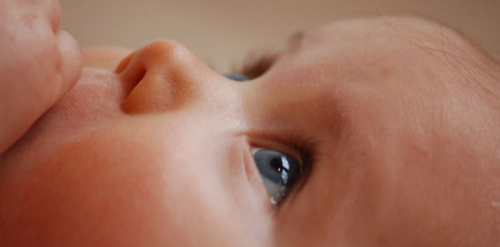 Perhatikan! Ini Penglihatan Bayi 3 Bulan yang Normal dan Tidak Normal