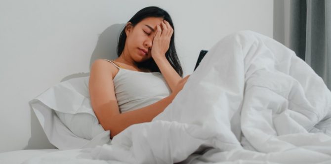 Jangan Tidur Dekat HP! Kenali Fakta dan Bahayanya di Sini