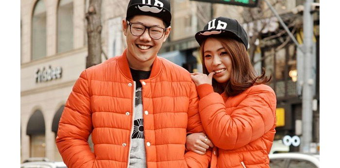 4 Alasan Manis Pasangan Pakai Baju Couple, Agar Tidak Berpisah?