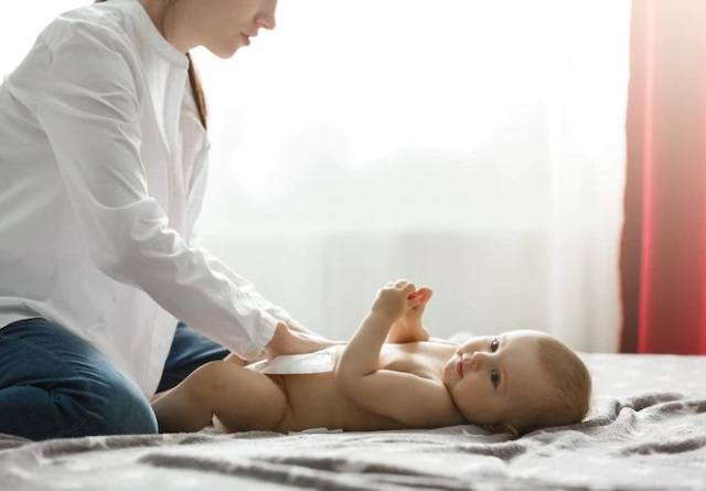 11 Causes of Yellow Loose Baby Poop, Normal or Not?