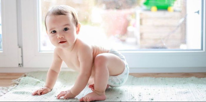 Bayi 7 Bulan Belum Bisa Duduk, Ini Penyebab dan Cara Mengatasinya