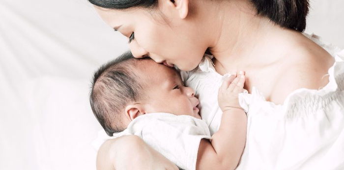 Ketahui Penyebab Bayi Sering Kaget saat Tidur dan Cara Mengatasinya