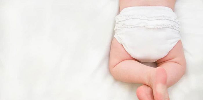 8 Faktor Feses Bayi Berwarna Kuning Kehijauan, Apakah Normal?