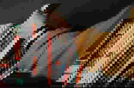 Cara Membersihkan Rak Buku dengan Benar