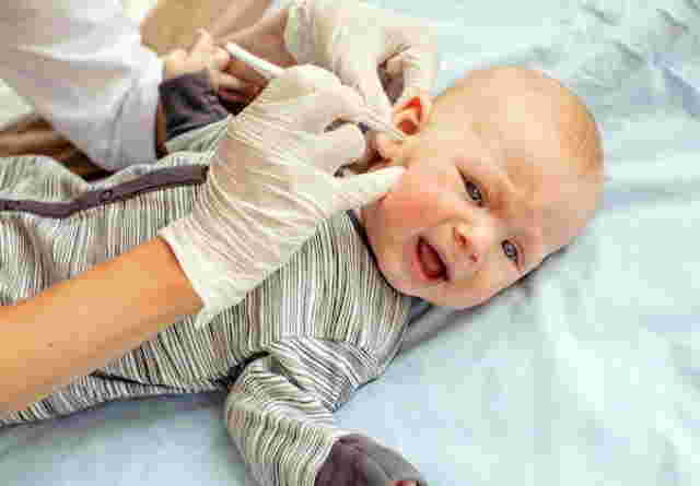 Recognize the Causes and Symptoms of Babies Not Being Startled by Loud Noises
