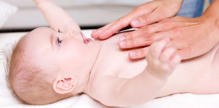 Pijat ILU untuk Mengatasi Bayi Susah BAB, Simak Cara Melakukannya!