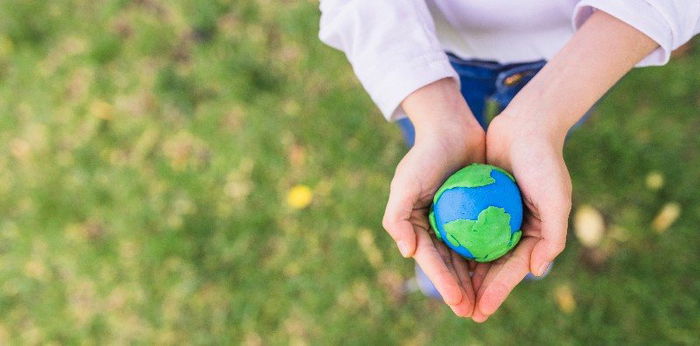 Sambut Hari Bumi 2022, Yuk Ajarkan Anak 7 Tips Menjaga Lingkungan, Parents!