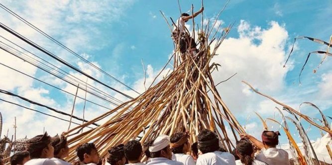 Mengenal Keunikan Tradisi Mekotek Asal Bali, Upacara Tolak Bala Warga Pulau Dewata
