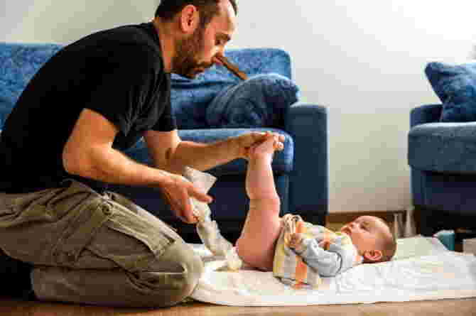 4 Causes of Continuous Baby Pooping, When Should You Be Alert?