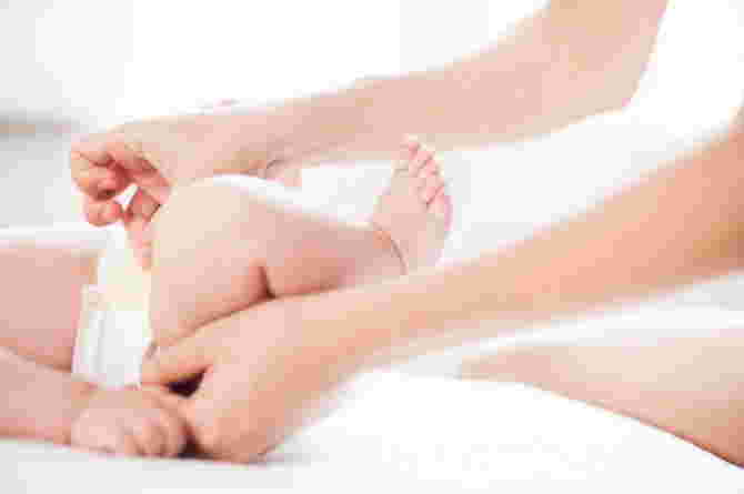 4 Penyebab Bayi BAB Terus, Kapan Harus Waspada?