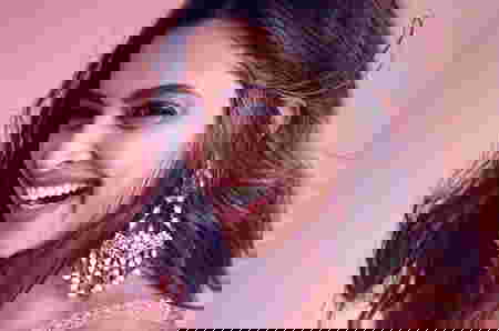 artis india dengan lesung pipi