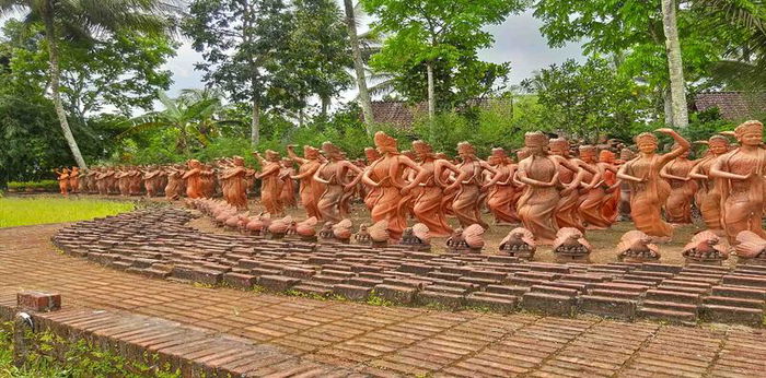 Uniknya Taman Gandrung Terakota, Populer Karena KKN di Desa Penari