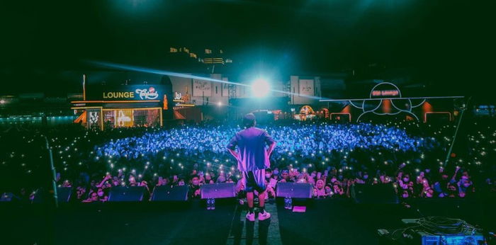 Ajak Pacar Naik Ke Panggung hingga Stop Nyanyi, Ini Aksi Rizky Febian di Java Jazz Festival