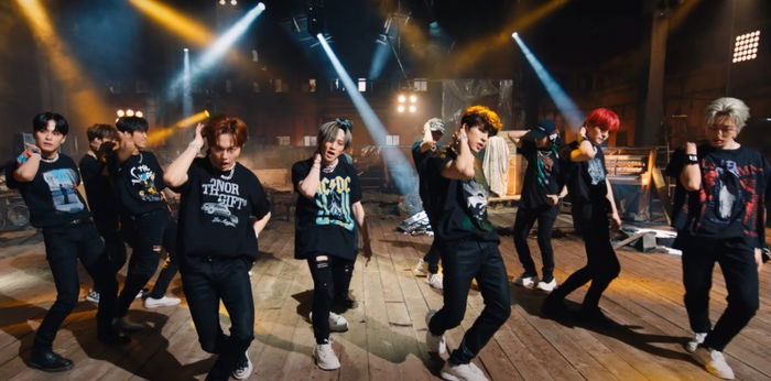Bertemakan Aliran Rock, Video Musik DARARI Remix (TREASURE) Rilis