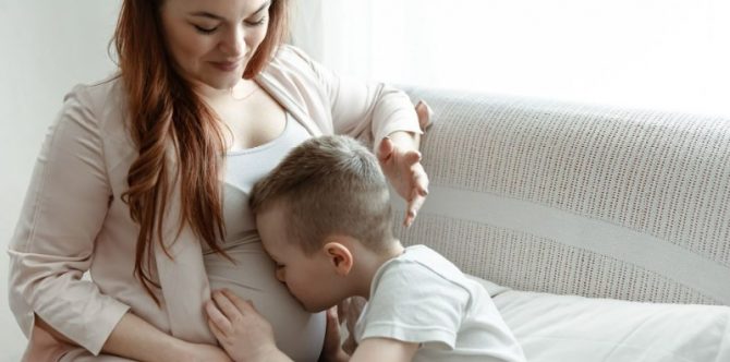 15 Perbedaan Hamil Pertama dan Kedua yang Bisa Bunda Rasakan, Apa Saja?