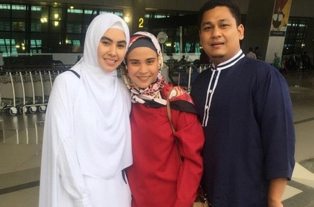 10 Artis Sudah Menunaikan Ibadah Haji