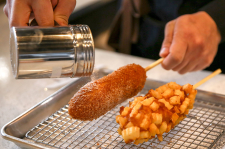 Kuliner di Drakor Start Up: Corn Dog