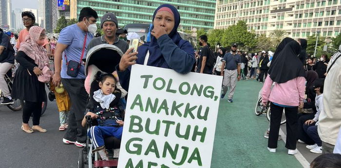 Viral Ibu Carikan Obat Ganja Legal untuk Anaknya yang Mengidap Cerebral Palsy