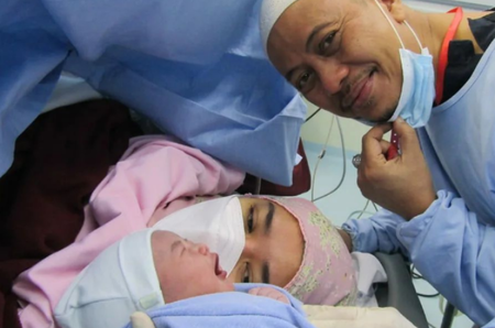 istri opick melahirkan